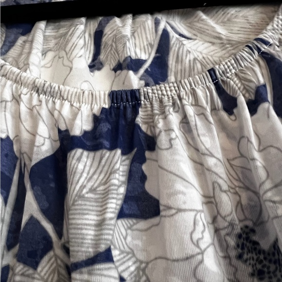 INC Internationals Cute floral Peasant top size Large - Picture 7 of 7